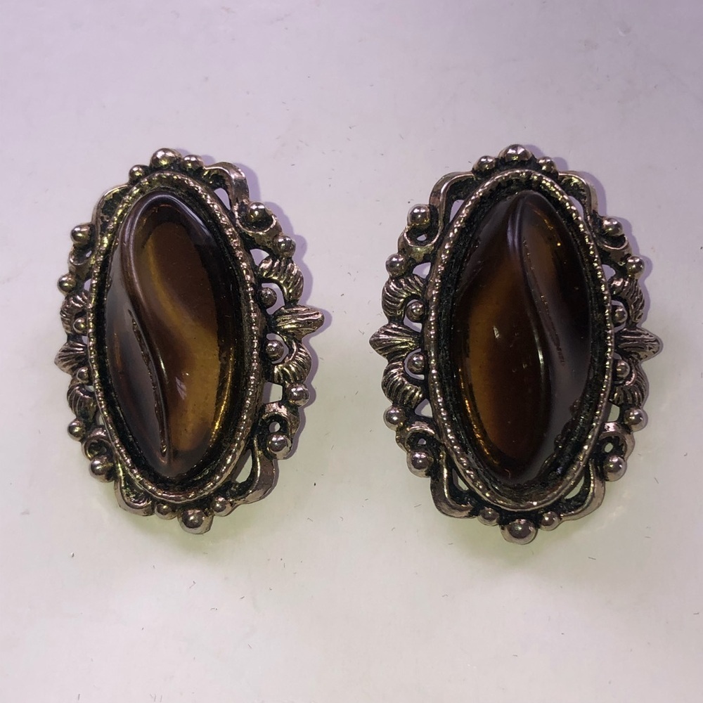 Vintage gorgeous  Butterscotch Stone Clip-On Earrings- gently used